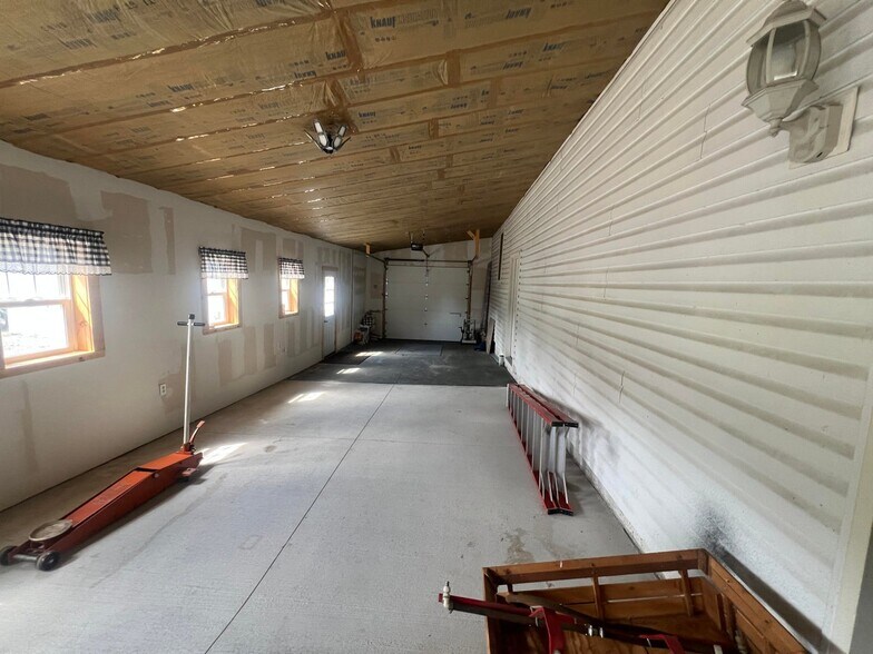 More Photos Of 380 S Main St, De Graff Light Manufacturing For Sale