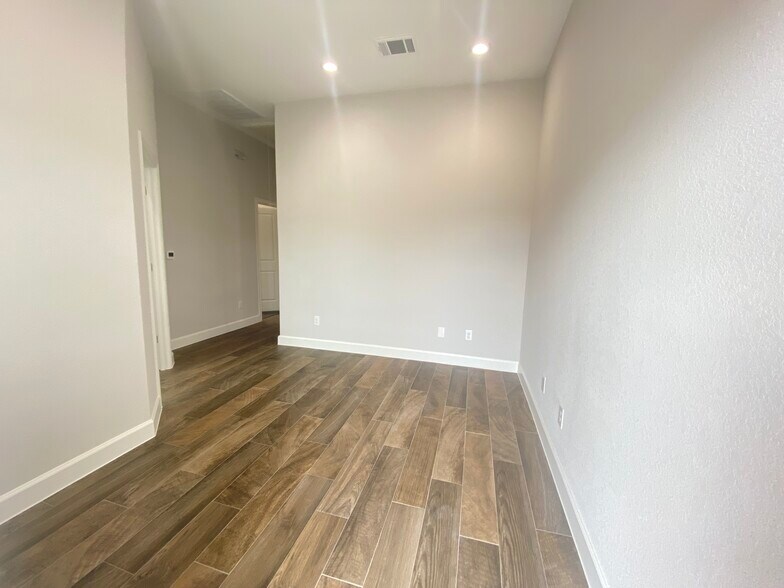 More Photos Of 1640 Highland Falls Dr, Leander Medical For Sale