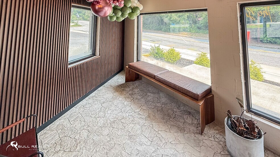 More Photos Of 845 Flat Shoals Ave SE, Atlanta Freestanding For Lease