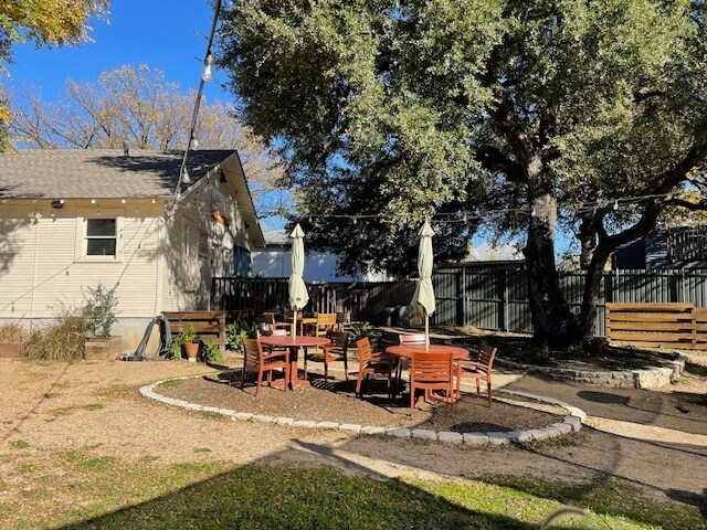 More Photos Of 1309 Rosewood Ave, Austin Restaurant For Lease