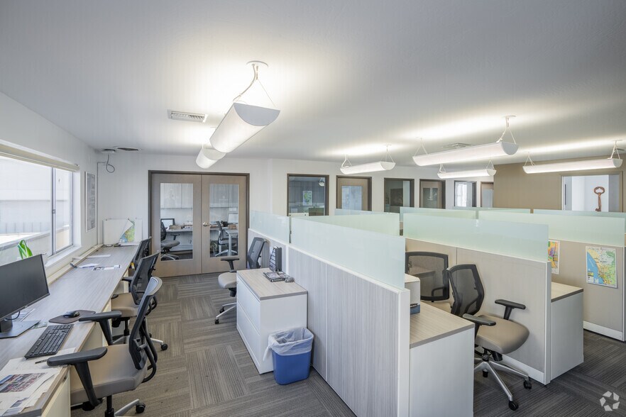 More Photos Of 930 Prospect St, La Jolla Storefront Retail Office For Lease