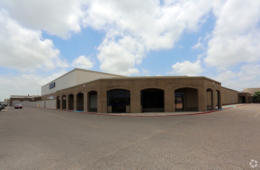More Photos Of 1305 Airline Rd, Corpus Christi Department Store For Lease