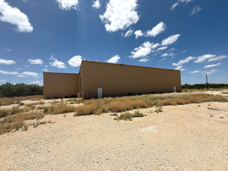 More Photos Of 598 TX-163, Ozona Warehouse For Sale