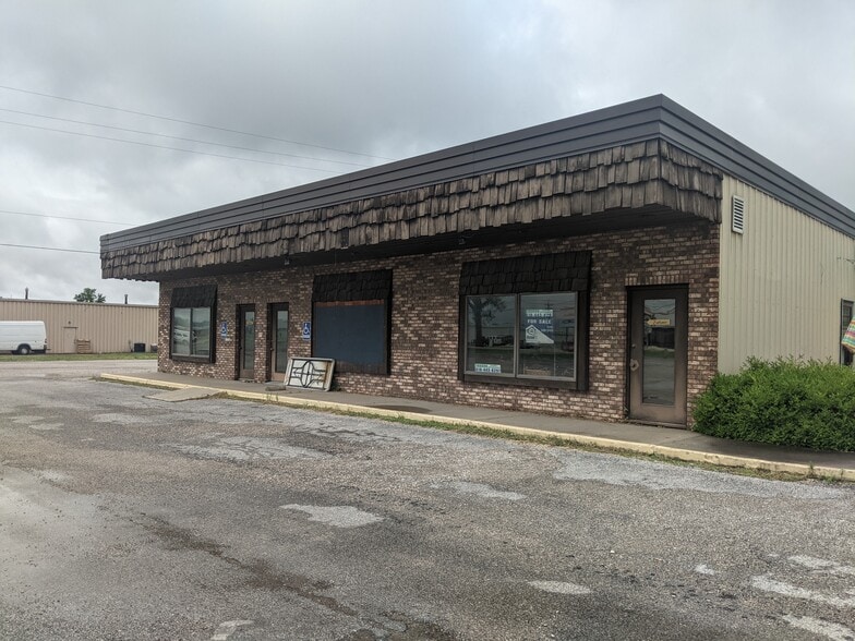 More Photos Of 1601 N Market St, Sparta Restaurant For Sale
