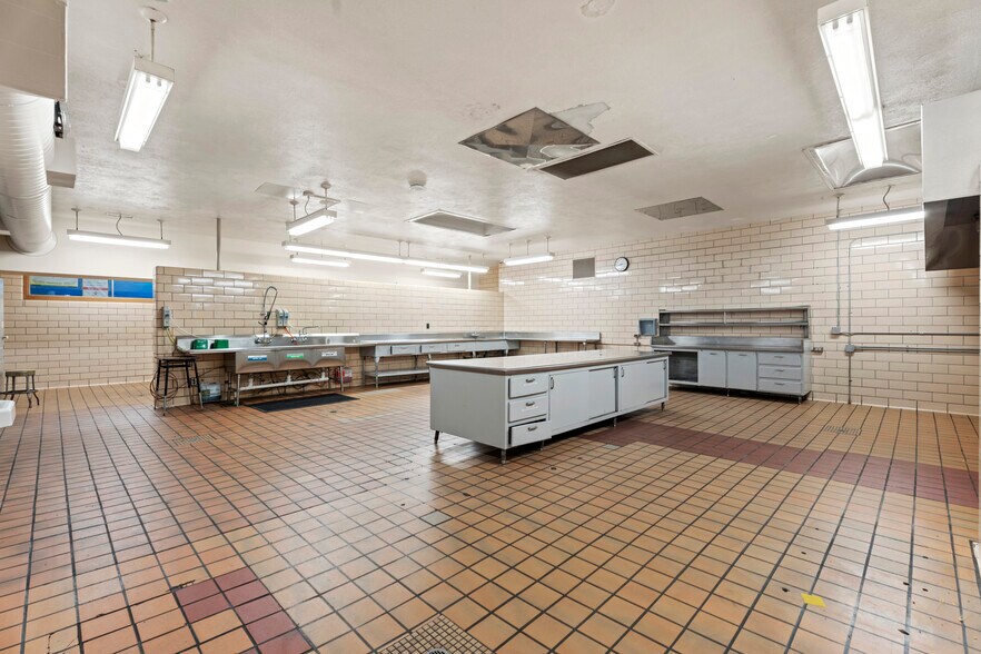 More Photos Of 3550 E Ross Pky, Wichita Specialty For Sale