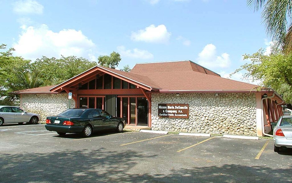 More Photos Of 16100 NE 16th Ave, North Miami Beach Office For Lease