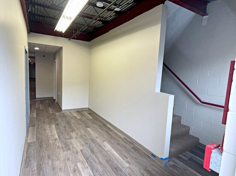 More Photos Of 30R Pine St, Stoneham Industrial For Lease