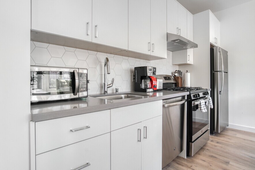 More Photos Of 1668 Washington St, San Francisco Apartments For Sale