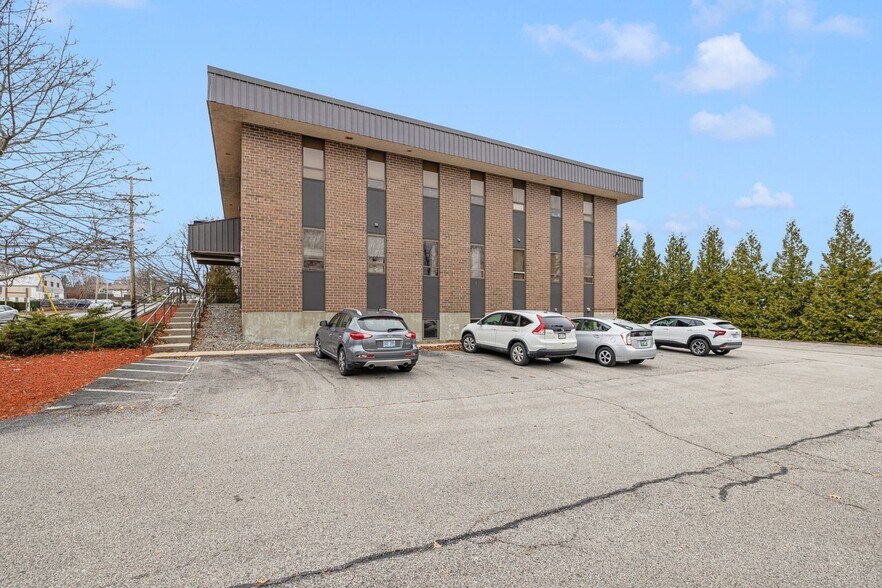 More Photos Of 250 Wampanoag Trl, Riverside Medical For Sale