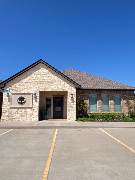 Primary Photo Of 11900 N MacArthur, Oklahoma City Office For Lease