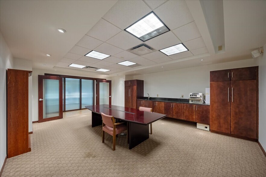 More Photos Of 600 E 8th St, Kansas City Apartments For Sale