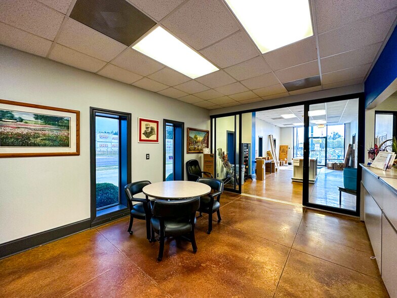 More Photos Of 2317 Meridian St, Huntsville Light Distribution For Lease