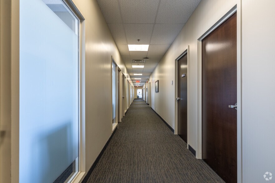 More Photos Of 7055 Boul Taschereau, Brossard Office For Lease