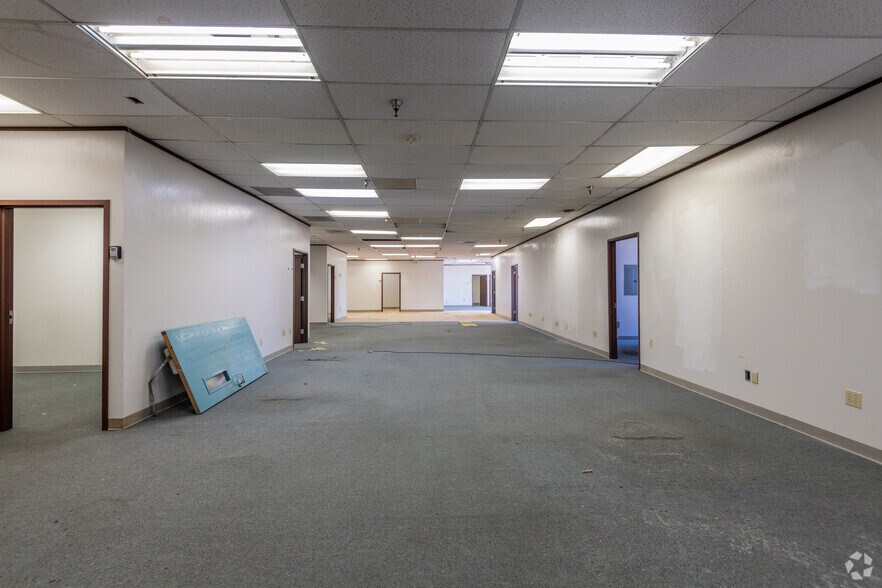 More Photos Of 4241 Williamsbourgh Dr, Sacramento Loft Creative Space For Sale