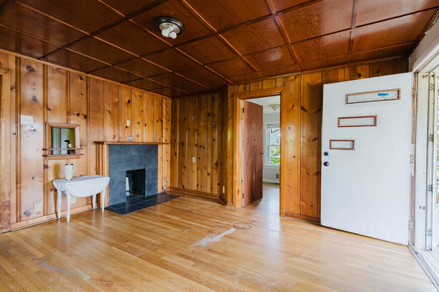 More Photos Of , Lexington Specialty For Sale