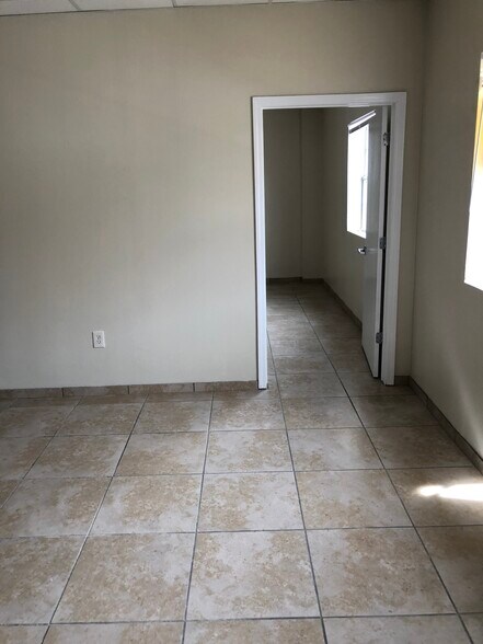 More Photos Of 11601 Pellicano Dr, El Paso Warehouse For Lease