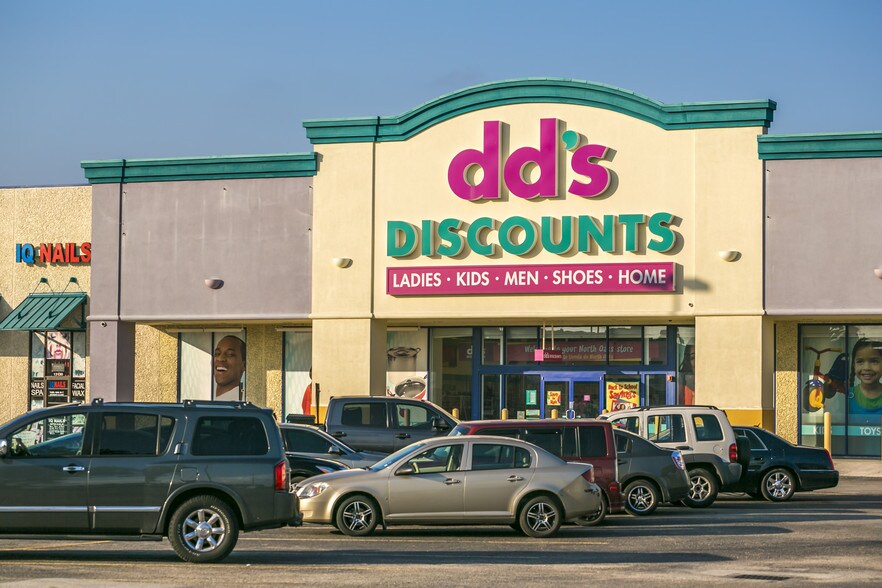 More Photos Of 13030-13190 Veterans Memorial Dr, Houston Unknown For Lease