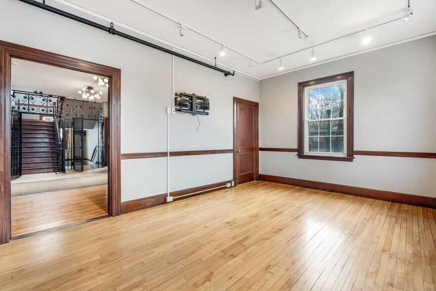 More Photos Of 192 Main St, Ellsworth Storefront For Sale