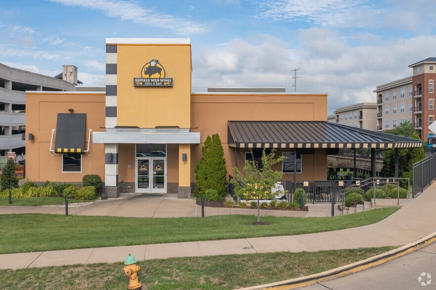 More Photos Of 1210 Strassner Dr, Brentwood Restaurant For Lease