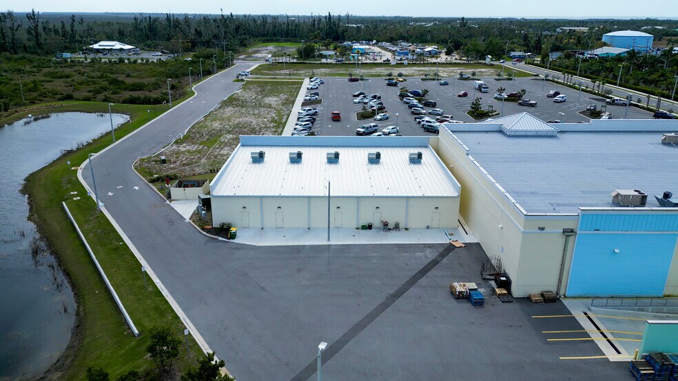 More Photos Of 5100-5120 Pine Island Rd NW, Bokeelia Supermarket For Sale