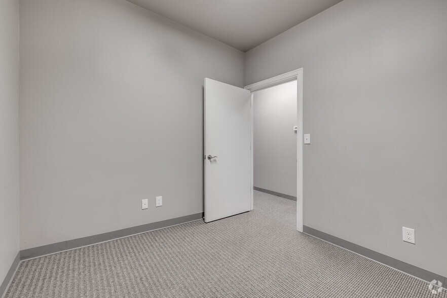 More Photos Of 12133 S Yukon Ave, Glenpool Office For Sale