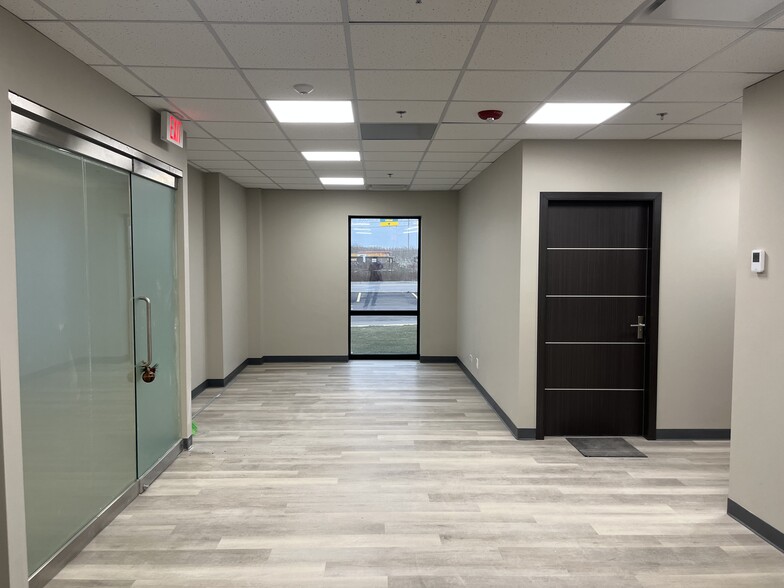 More Photos Of 9950 Lawrence Ave, Schiller Park Office For Lease