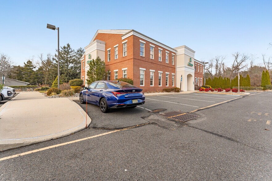 More Photos Of 130 N County Line Rd, Jackson Bank For Lease