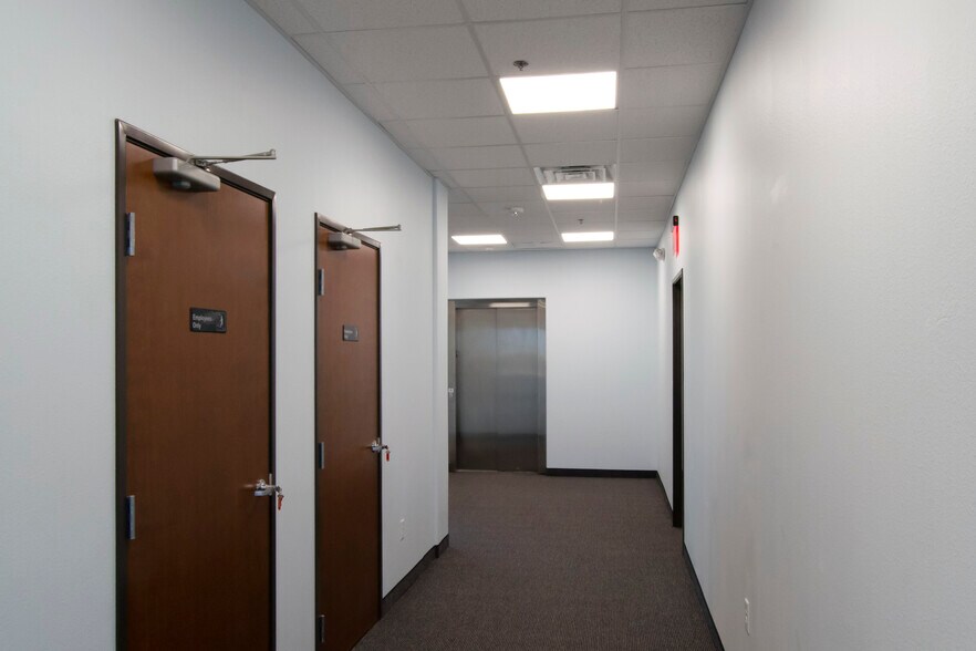 More Photos Of 1220 W Trinity Mills Rd, Carrollton Office Residential For Lease
