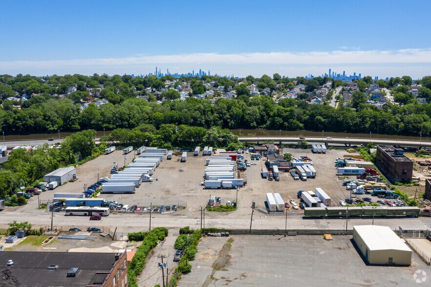 More Photos Of 2120 McCarter Hwy, Newark Land For Lease