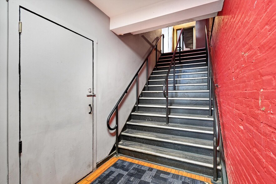 More Photos Of 15 E Centre St, Baltimore Bar For Sale