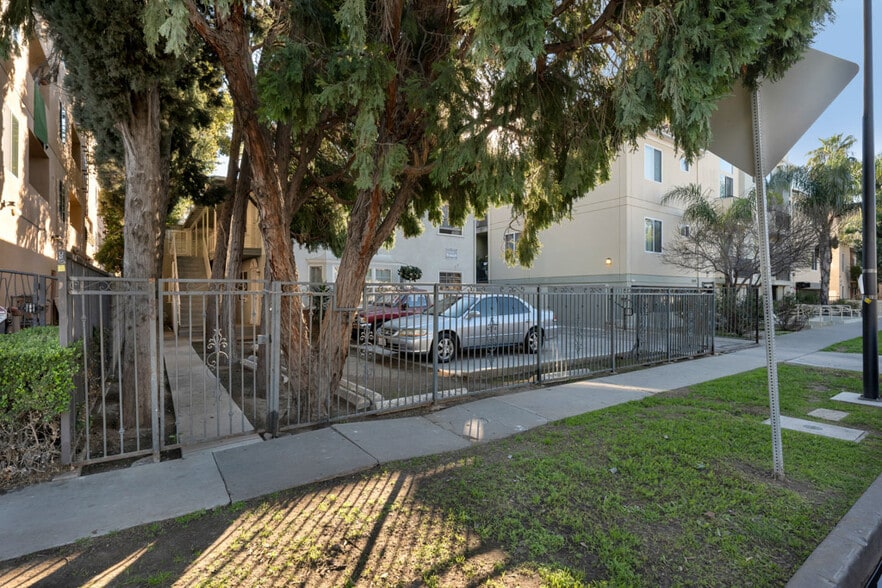 More Photos Of 14622 Sylvan St, Van Nuys Apartments For Sale
