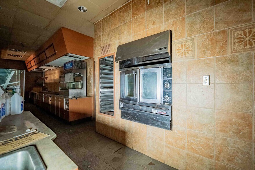 More Photos Of 1181 Notre Dame Av, Sudbury Restaurant For Lease