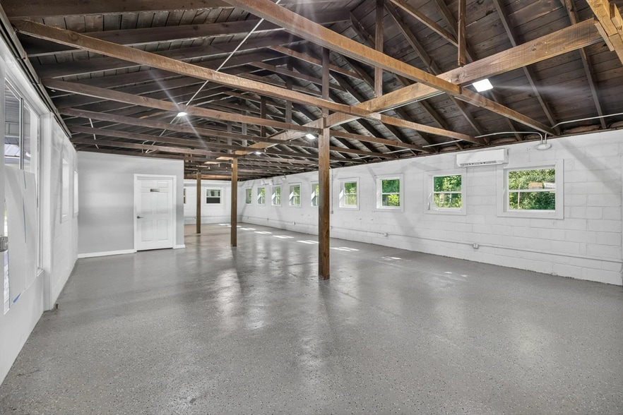 More Photos Of 520 Reinhardt College Pky, Canton Auto Repair For Lease