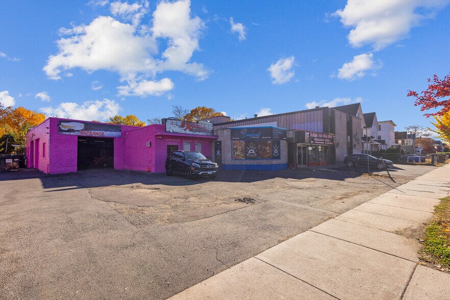 More Photos Of 156-162 Franklin Ave, Hartford General Retail For Sale