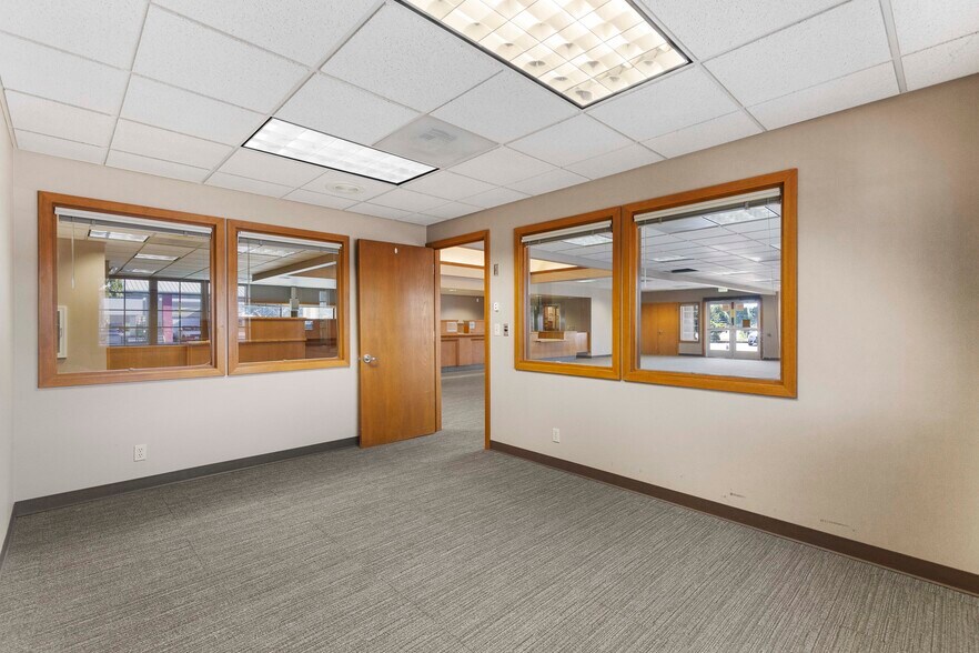 More Photos Of 3506 168th St NE, Arlington Bank For Sale