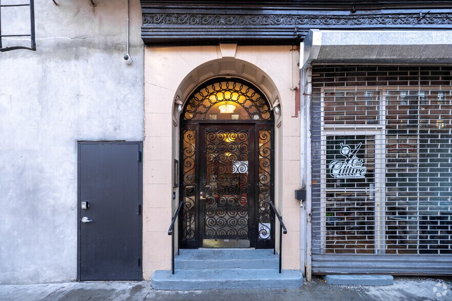 More Photos Of 216-222 Eighth Ave, New York Apartments For Lease