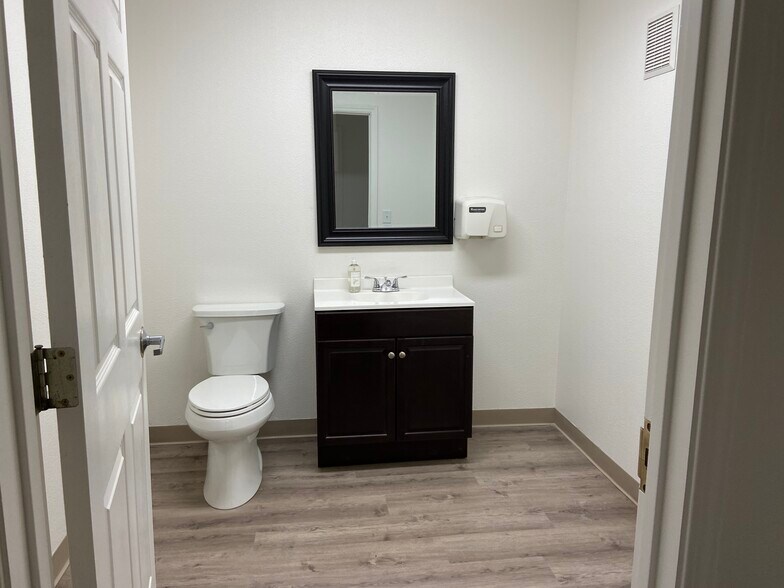 More Photos Of 2275 F St, Livingston Medical For Lease