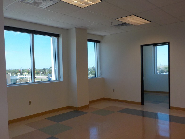 More Photos Of 5700 N Exp 77/83, Brownsville Medical For Lease