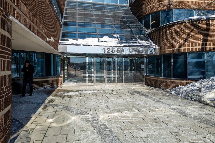 More Photos Of 1255 Rte Transcanadienne, Dorval Office For Lease