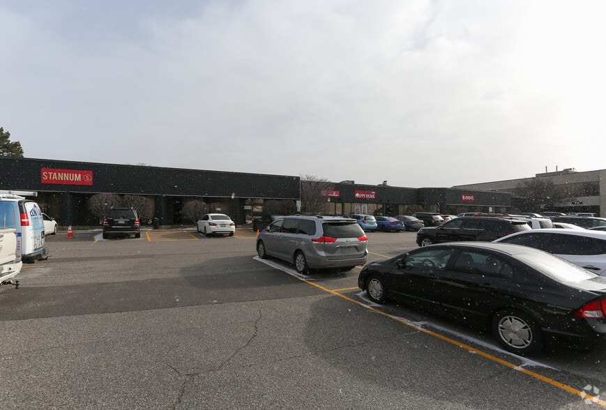 More Photos Of 700-780 Gordon Baker Rd, Toronto Warehouse For Lease