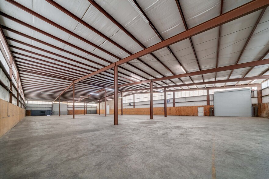 More Photos Of 4909 Fulton St, Houston Warehouse For Lease
