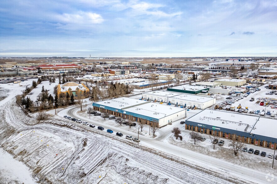 More Photos Of 4502-4516 10 St NE, Calgary Warehouse For Lease