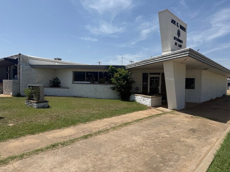 Primary Photo Of 945 W Maple Ave, Duncan Office For Sale