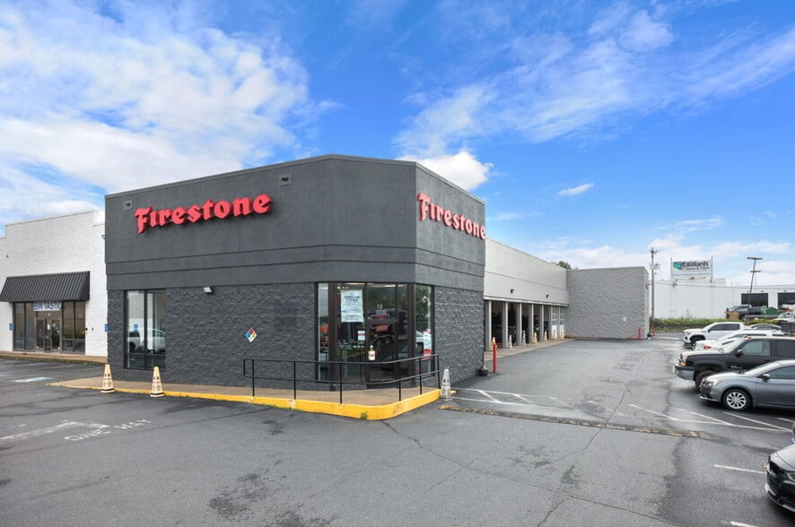 More Photos Of 1740 E Market St, Harrisonburg Storefront Retail Office For Sale