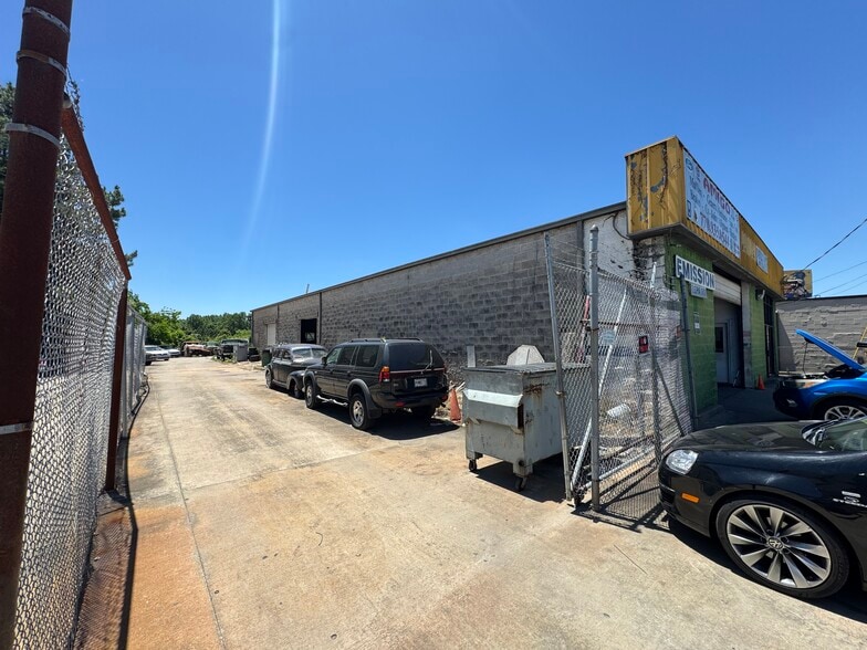 More Photos Of 4050 Lawrenceville Hwy NW, Lilburn Auto Repair For Sale