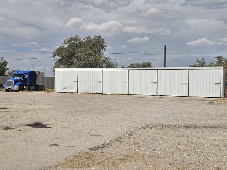 More Photos Of 11010 W Joan Dr, Odessa Warehouse For Lease