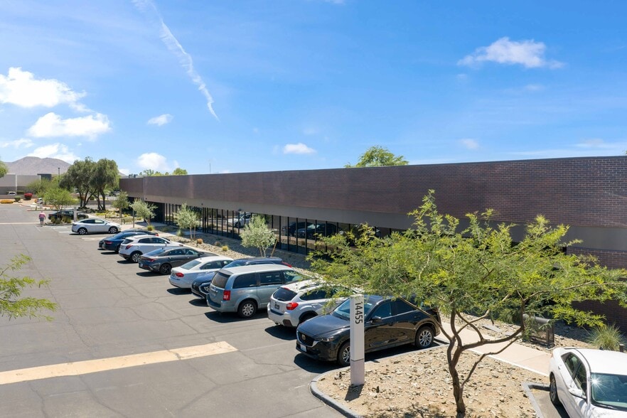More Photos Of 14455 N Hayden Rd, Scottsdale Light Distribution For Sale