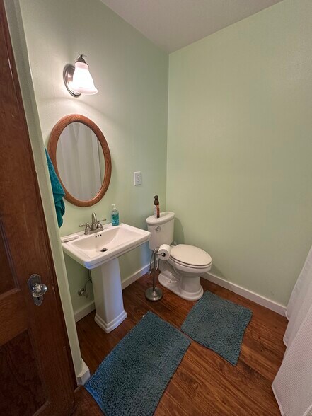 More Photos Of 506 N Alamo St, Refugio Office For Sale