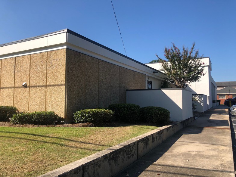 More Photos Of 102 N Broad St, Winder Bank For Lease