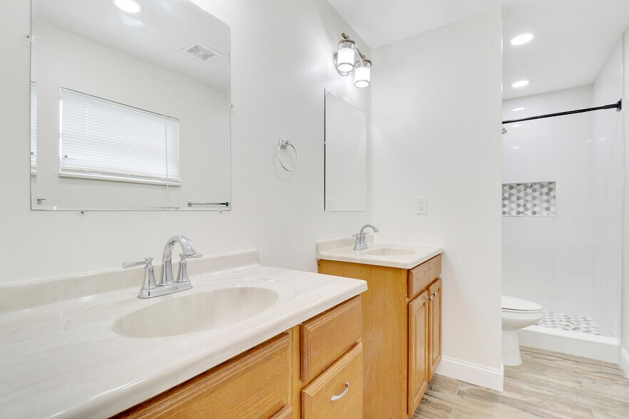 More Photos Of 1426 N Federal Hwy, Lake Worth Beach Office Residential For Lease